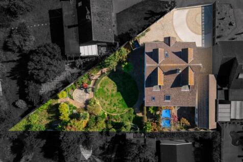 20250929154252 - DJI_0833 - 9 Oakdene, Kirton, IP1