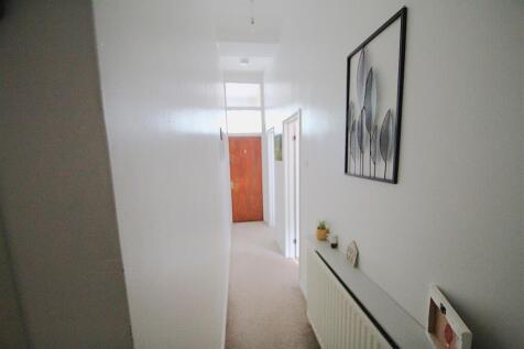146 Hainault Hallway Bright GOOD.JPG