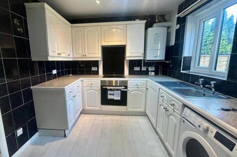 Kitchen 2.jpg