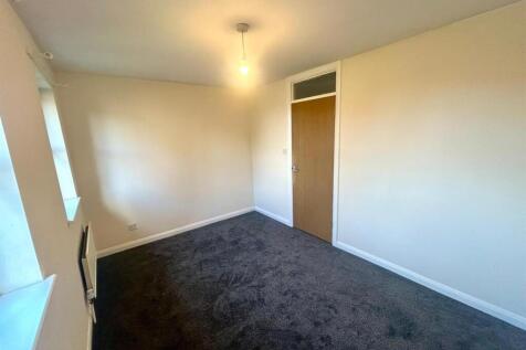 Bedroom 1.jpg
