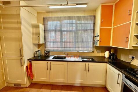 WhatsApp Image 2025-10-06 at 12.02.38_dbbaee82.jpg