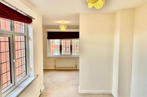 WhatsApp Image 2025-10-06 at 12.02.34_1915fa0c.jpg