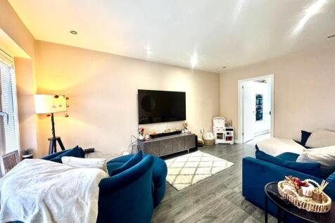 WhatsApp Image 2025-10-21 at 16.12.17 (1).jpeg