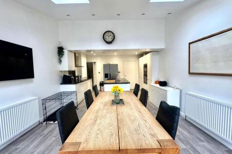 WhatsApp Image 2025-10-21 at 16.12.17 (4).jpeg