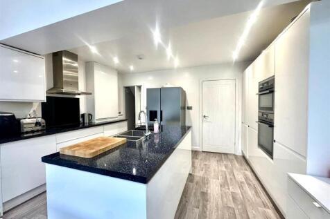 WhatsApp Image 2025-10-21 at 16.12.17 (3).jpeg