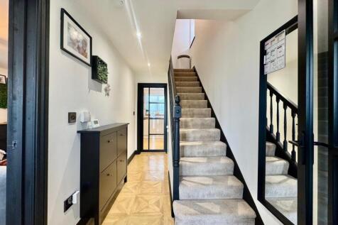 WhatsApp Image 2025-10-28 at 15.30.02 (1).jpeg