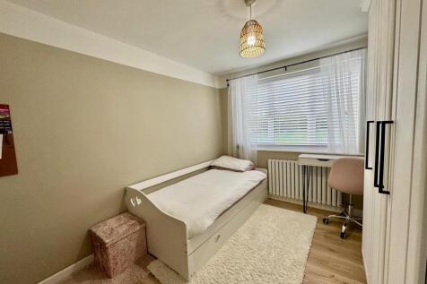 WhatsApp Image 2025-10-28 at 15.30.04 (2).jpeg