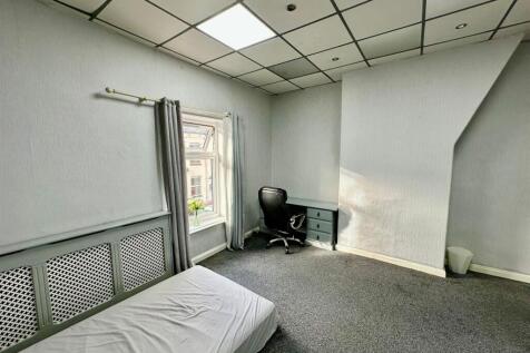 WhatsApp Image 2025-11-13 at 16.40.22_39f59734.jpg