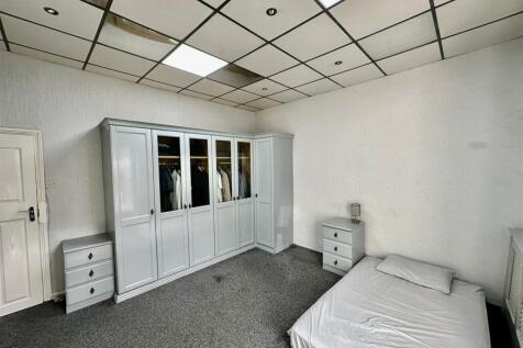 WhatsApp Image 2025-11-13 at 16.40.22_4024a7b3.jpg