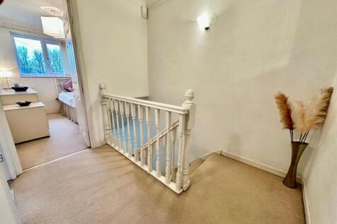 WhatsApp Image 2025-11-14 at 12.13.56_fadf3192.jpg