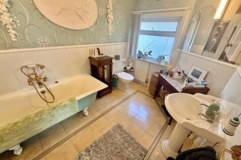 en suite bathroom