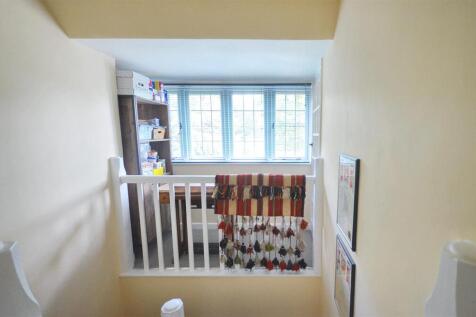 Gallery/Balcony