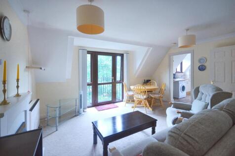 Sitting Room/Dining Area