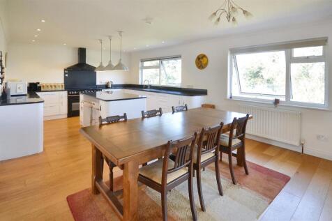 Kitchen/Dining Area