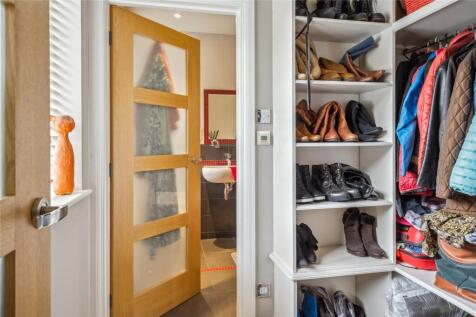 Bed 4 Dressing Rm