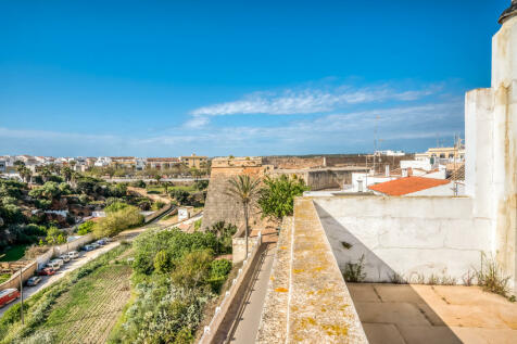 Property for sale near the port of Ciutadella