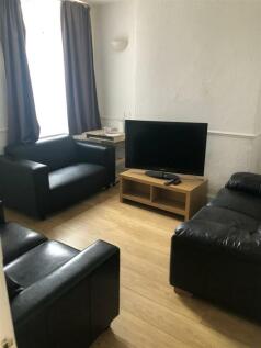 2 Melbourne St Livingroom.jpg