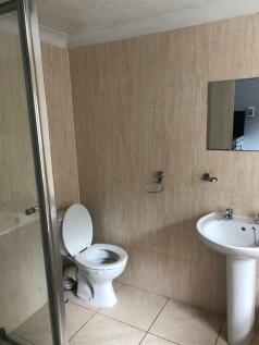 2 Melbourne Street Shower room.jpg