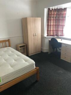 2 Melbourne St Bedroom 1.jpg