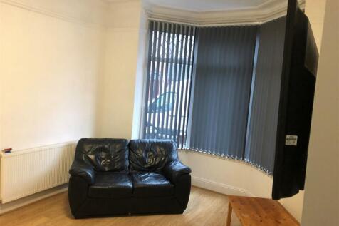 41 Heathcote Street  Livingroom1.1.jpg
