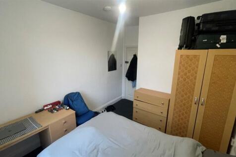 41 Heathcote Street  Bedroom 2.1.jpg