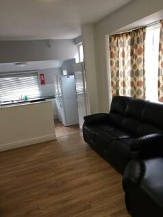29) 11 Auckland Avenue Living Room 06.08.2020.jpg