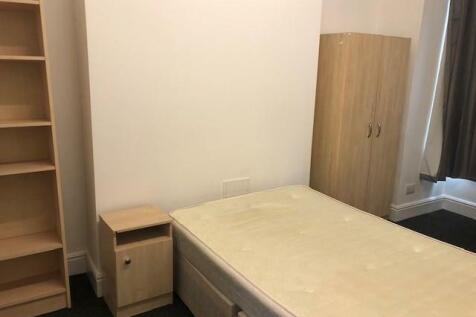 9 Beresford Ave Bedroom.jpg