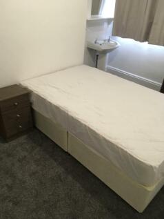 7) 14 Cranbrook Avenue Bedroom 1 17.09.2020.jpg
