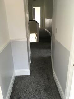 33) 14 Cranbrook Avenue Hallway 17.09.2020.jpg