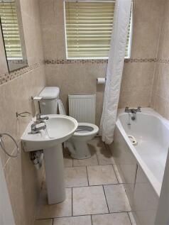 Bathroom 1.JPG
