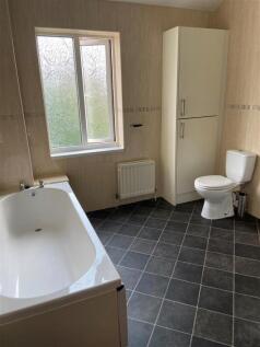 Bathroom 1.JPG