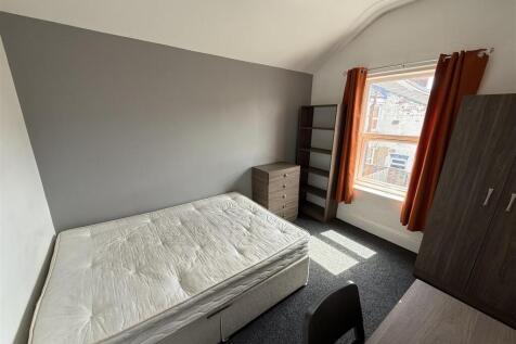 Bed 2.jpg