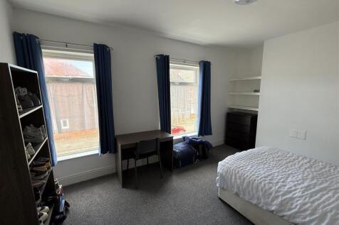 Bed 4.jpg