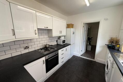Kitchen 2.jpg