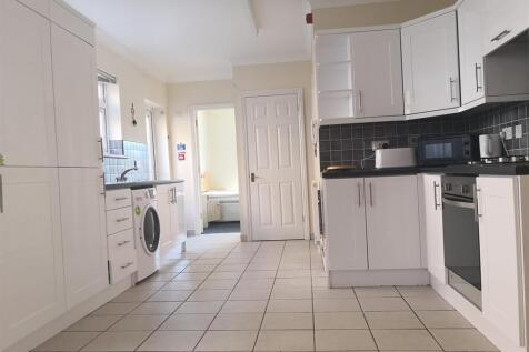 Kitchen 1.1.jpg