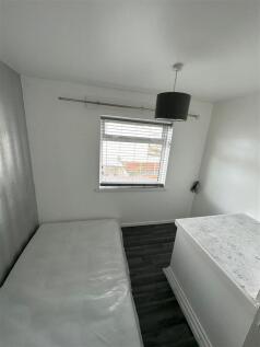 Bed 2.jpg