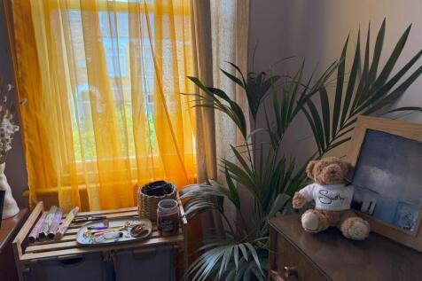 bedroom detail 4.jpg