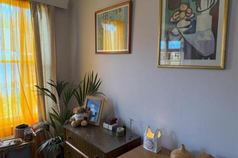 bedroom detail 3.jpg