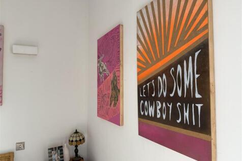 bedroom detail.jpg