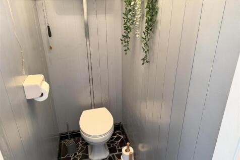 downstairs toilet.jpg