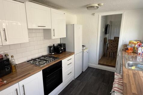 Kitchen 2.jpg