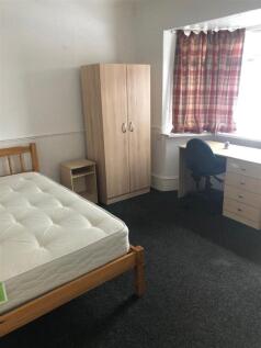 2 Melbourne St Bedroom 1.jpg