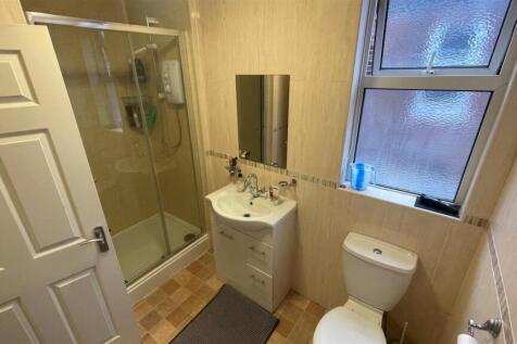 41 Heathcote Street  Shower Room 2.1.jpg
