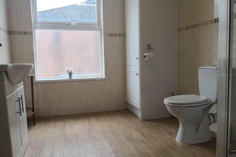Bathroom 1.1.jpg