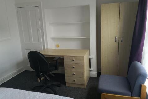 Bedroom 4.5.jpg