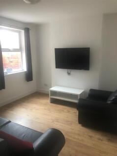 45 Wal Living room.jpg