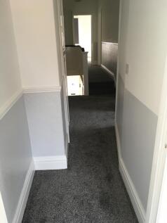33) 14 Cranbrook Avenue Hallway 17.09.2020.jpg