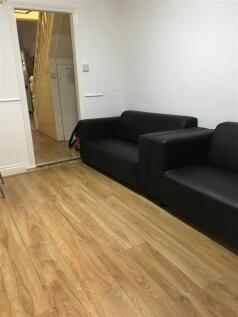 55) 5 Falmouth Street Living Room 04.12.2020.JPG