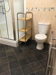 3) 5 Falmouth Street Bathroom 04.12.2020.JPG