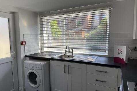 Kitchen 2.jpg